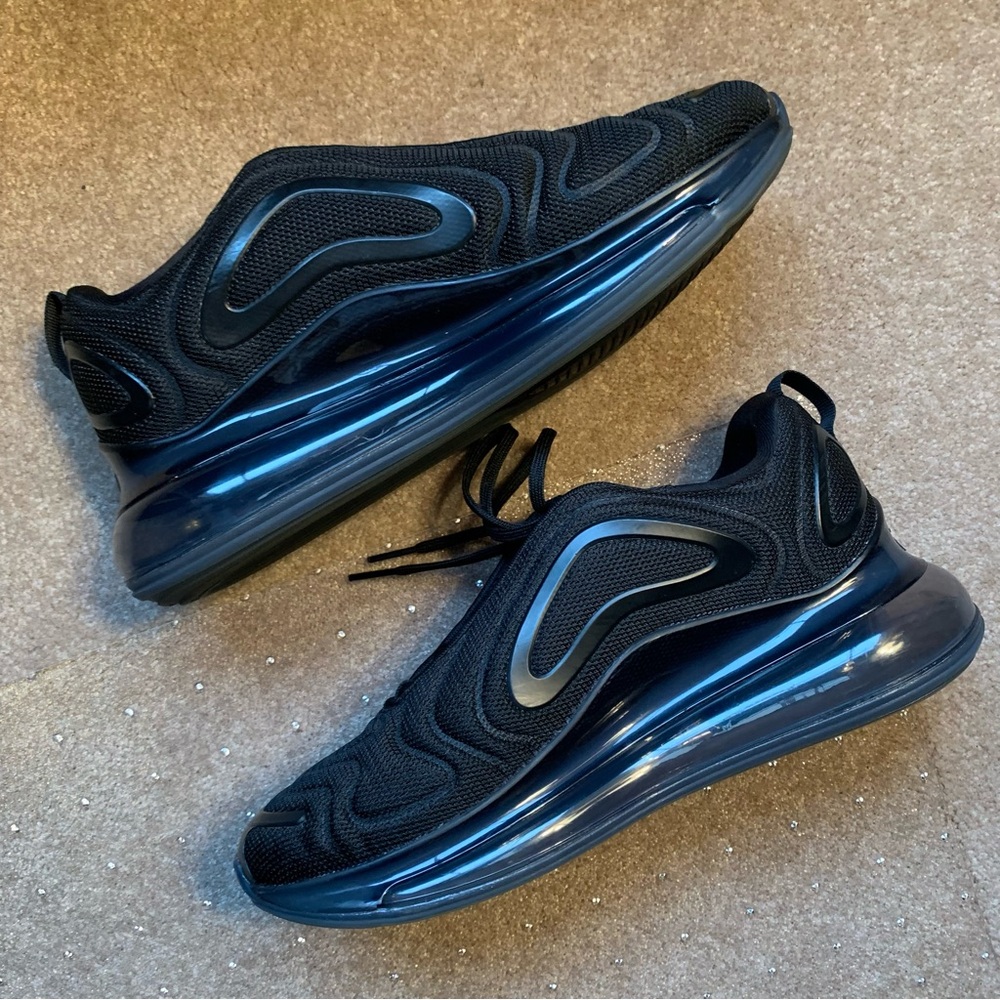 NIKE AIR MAX 720 Triple Black 9 Throwback